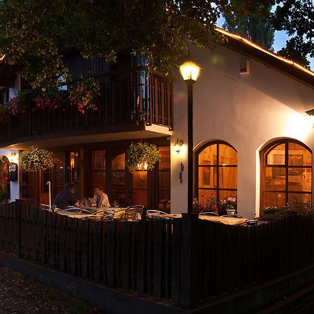 Lovecky Hotel Jivak Loučeň Kültér fotó