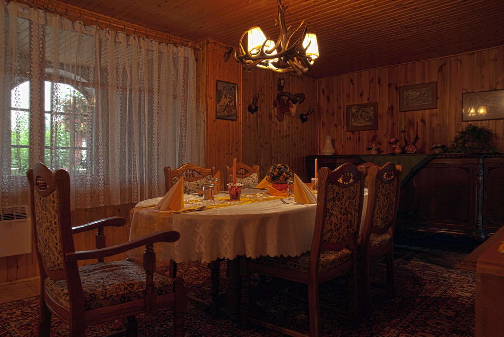 Lovecky Hotel Jivak Loučeň Kültér fotó