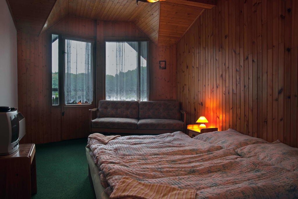 Lovecky Hotel Jivak Loučeň Szoba fotó