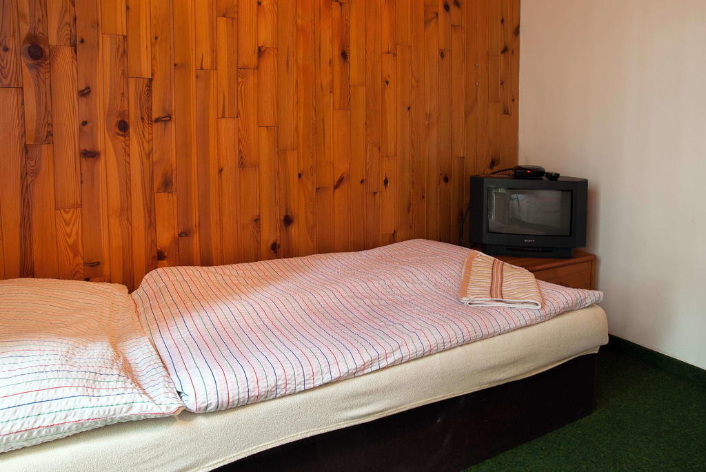 Lovecky Hotel Jivak Loučeň Szoba fotó
