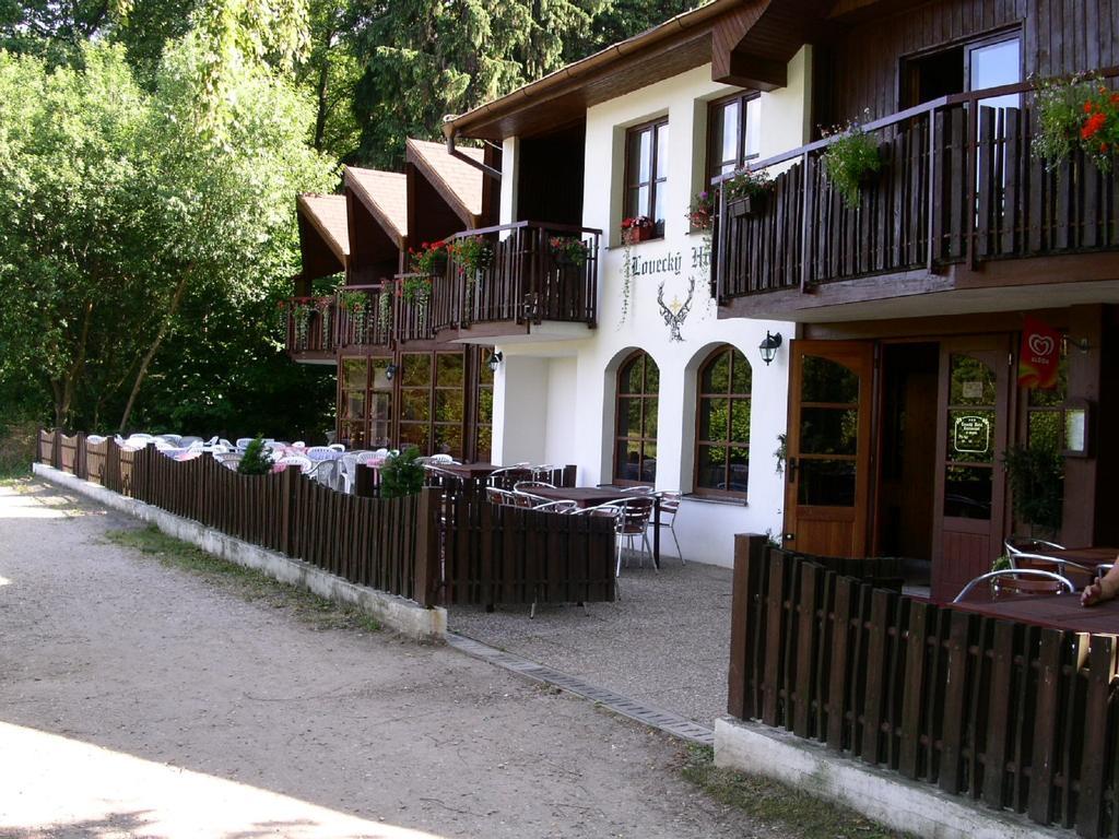 Lovecky Hotel Jivak Loučeň Kültér fotó