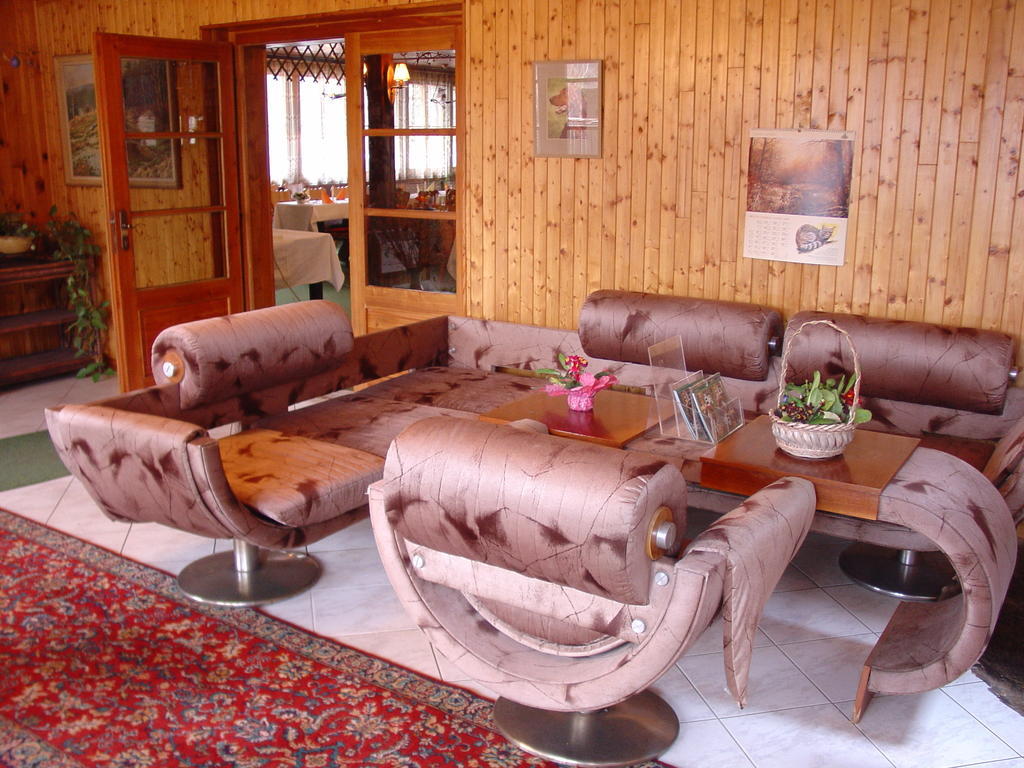 Lovecky Hotel Jivak Loučeň Kültér fotó