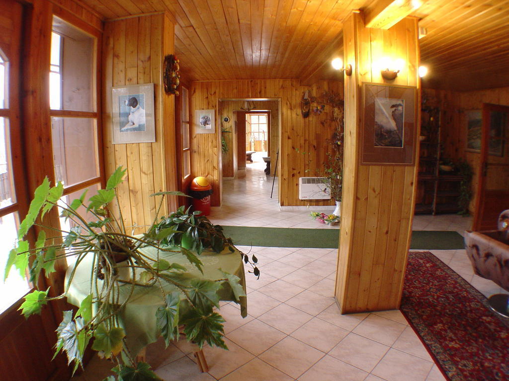Lovecky Hotel Jivak Loučeň Kültér fotó