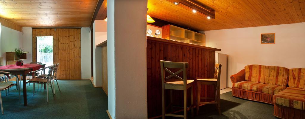 Lovecky Hotel Jivak Loučeň Kültér fotó
