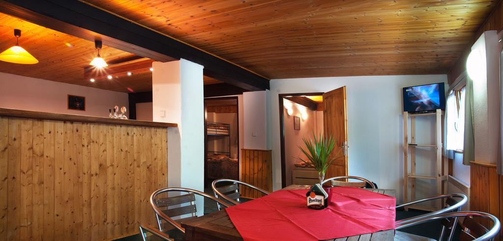 Lovecky Hotel Jivak Loučeň Kültér fotó